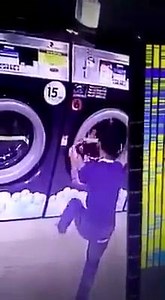 91K views · 512 reactions | 脑残的父母,再有孩童卡在洗衣机里! Brainless parent, kid stuck inside washing machine! | 我们是马来西亚人 We are Malaysians | Facebook
