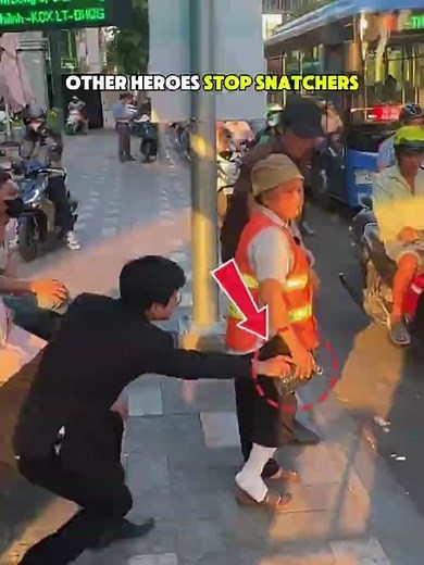 People Protect Strangers from Snatchers ❤️