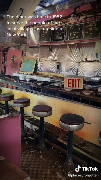 Exploring an Abandoned 1950’s Diner