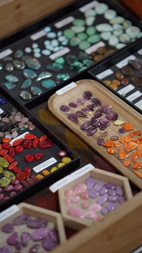 Curious about our Gem Jewelry Workshop? It is our most popular metalsmithing session — and with good reason! You not only learn new skills, but you walk away with a beautiful piece of jewelry that holds sentimental value. ✨ Join us in the Studio on your next outing with friends, family, coworkers, or your significant other! 🗓️ Browse our current schedule & sign up on the Studio’s website. 🏢 Located in @midtownokc #okc #seeokc #metalsmithing #silversmith #oklahomacity #madeinoklahoma #downtowno