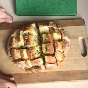 3.5K views · 53 reactions | Our newly launched pull apart garlic cheese bread is nothing but heavenly! It’s stuffed with 3 cheeses: gruyere, mozzarella & white cheddar and infused with a mix of aromatic fresh herbs. The bread is crusty and buttered with a sprinkle of salt so that every bite size piece is an explosion of flavours. A guaranteed show stopper! | Gourmet Egypt | Facebook