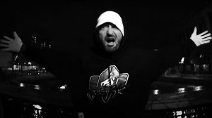 Cheloo & Lazăr - La noi în cartier 2 feat Dan Gerosu, Alan, Rapstrolirical, Ombladon, Freakadadisk (Limbaj explicit)