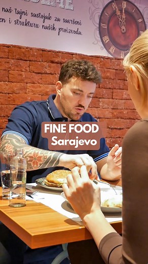 Fine Food je jedan od restorana u Sarajevu gdje jedem još od studentskih dana, probao sam sva jela od piletine, a i proširena ponuda prati vrhunski kvalitet 👌 Preporuka za sve vas iz Sarajeva, pogotovo raju s Alipašinog, svratite do📍Trga nezavisnosti 15 i uživajte 🤤 Zapratite @finefood.ba jer pripremaju Black friday akciju na @korpa.ba od 24.11. do 29.11 - Besplatna dostave za sve narudžbe preko 20KM 🚙 #restorani #sarajevo #sarajevofood #hrana #burger | Admir Shera