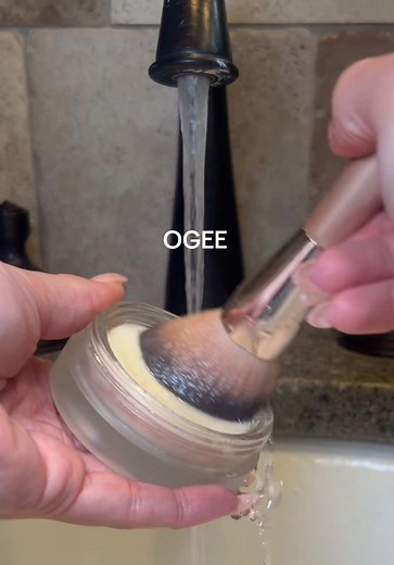 Effective Makeup Brush Cleaning Tips with Ogee