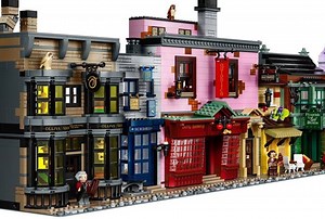 81K views · 1.4K reactions | Watch the LEGO Diagon Alley set with 5,544 pieces build itself with magic! | Beyond the Brick | Facebook