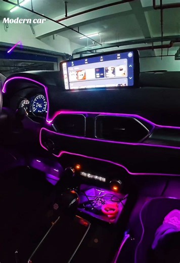 Bande lumineuse LED d'ambiance colorée sur la console centrale de la voiture.✨#auto #foryou #led #ledlights #carshow #ambient