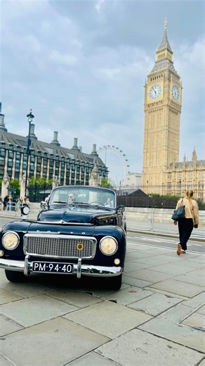 Volvo-Lotte on Instagram: "Downtown Londen #makingmemories What city should we visit next time? We had an amazing holiday visiting Londen with our volvo Pv544 convertible from 1960. Was it crowded? Yes Did we mind? No Were there a lot of traffic lights? Yes Did we mind? No Time stood still and we took the time. #classicvolvo #volvofamily #makingmemories"