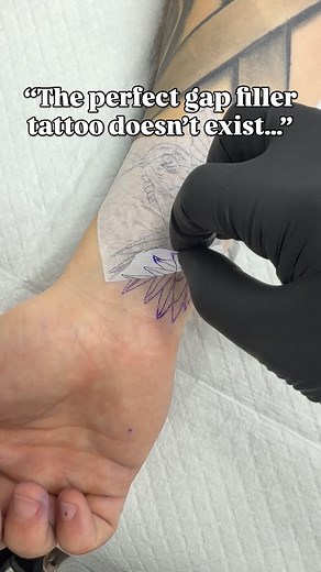 The biggest tattoo I’ve done this month!😱 Lol jk, Gap filler hummingbird for the kid @dxd.tattoo #hummingbirdtattoo #hummingbird #blackandgreytattoo #blackandgrey #tattoostyle #tattooartist #tattoolife #tattooart #gapfillertattoo #gapfiller | thedansal