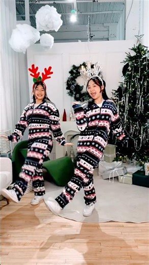 Dance with us! 🎄💃 ✨ #minipopkids #shorts