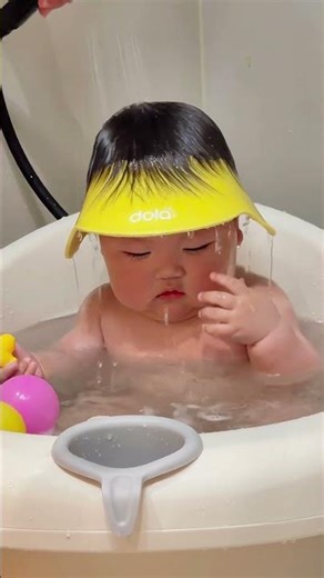 How to safely bathe a baby. ( # 3107 ) ✅ Soft & Adjustable Baby Shower Cap