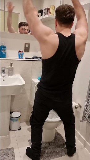 How girls pee vs boys😅(1)