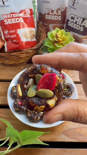 Holy Bites on Instagram: "Healthy Winter Special Sugar Free Recipe।#gujaratistyle #khajurpak #sugarfreedessert #tredingreels"
