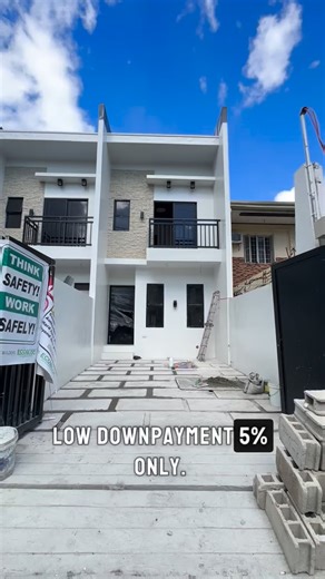 FOR SALE New 3 Bedroom Townhouse 📍 Near Ortigas Ave. Ext., Pasig City 🏡 Lot Area: 68 sqm 🏡 Floor Area: 105 sqm (more or less) ✔️ 2 Storey ✔️ 3 Bedrooms ✔️ 2 Toilet & Bath ✔️ Service Area ✔️ Car Garage ✔️ Balcony ✔️ Gated 💰 Selling Price: ₱7,250,000 🔖 Reservation Fee: ₱50,000 💳 5% Downpayment – payable up to 3 months 🏦 95% Balance – Loanable thru bank financing ✅ We will assist you with your home loan application. 📅 Target Completion: November 2025 📍 Estimated Travel Time (via Google Map