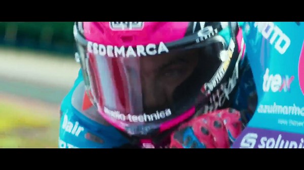 Tráiler de la película "Ídolos" con Óscar Casas y Ana Mena. Moto GP llega a los cines el 23 de enero