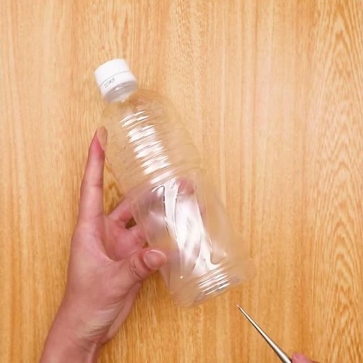 保育園の水遊びで使えるペットボトルシャワーの作り方