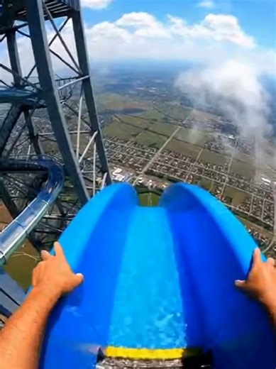 Cơn ác mộng tệ nhất trên máng trượt nước 😨#pov #fyp #extreme #nightmare #waterslide #sora
