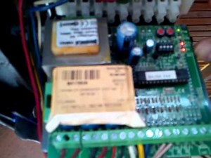 Programar control portón eléctrico