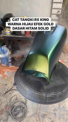 Hijau efek gold dasar hitam solid | Zul Fahmi