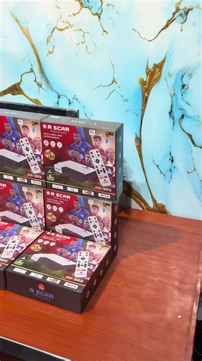 Voici une proposition de publicité percutante pour la box R SCAR RS-355, conçue pour attirer l'attention sur les réseaux sociaux ou en magasin. 📺 R SCAR RS-355 : Le Monde Entier dans votre Salon ! 🌍 Marre des abonnements limités et des câbles encombrants ? Passez à la vitesse supérieure avec la toute nouvelle R SCAR RS-355, la box TV qui redéfinit votre divertissement. ✨ Pourquoi choisir la R SCAR RS-355 ? • ⚡ Performance Fluide : Profitez d'une navigation ultra-rapide et d'une qualité d'image