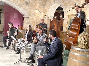 ΕΡΤ1 - ΤΟ ΑΛΑΤΙ ΤΗΣ ΓΗΣ «Στην παλιά ταβέρνα! Καντάδες και λαϊκά τραγούδια για το κρασί» 07.03.2021 - Γραφείο Τύπου ΕΡΤ