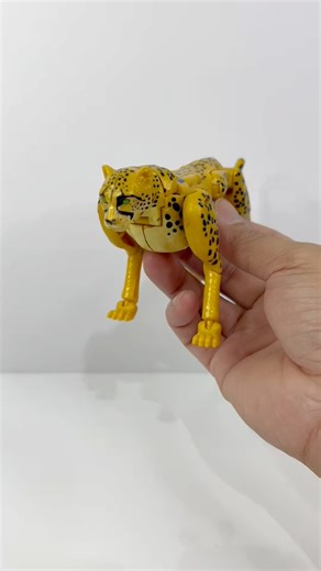 Transformers: Kingdom - Cheetor #transformers #transformersbeastmachines #beastmachines #transformersbeastwars #beastwars #beastwarsneo #maximals #predacon #toy #toys #toyreview #toyphotography #vintagetoys #TransformersKingdom #toycon #yunatoys #hasbro #takaratomy #yunatoysandcollectibles | Yuna Toys & Collectibles