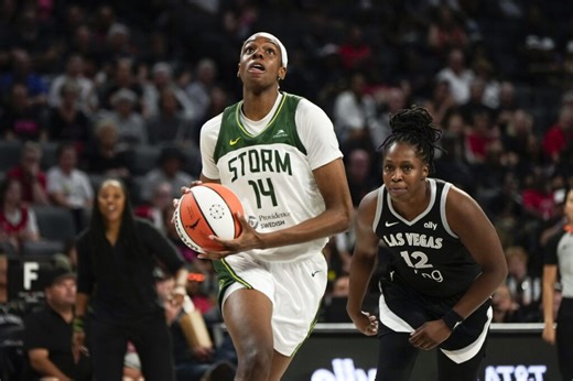 Dominique Malonga’s dunk goes viral as fans predict trouble for Team USA