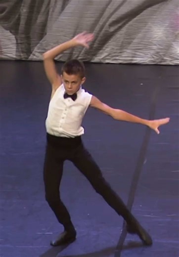 Another new number finally to the stage at @talenttribe_dancefestival this time a Broadway! 🎭… …think we smashed this one @Wil Sabin Dance Academy 🧠 Thank you @gypsyleighproductions for capturing me so perfectly! 😊