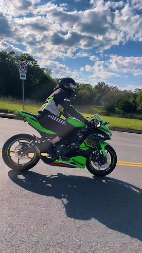 How are you doing today?💚 #kawasaki #zx4rr #krt #kawi #bikelife #biktok #bikesoftiktok #motorcycle #moto