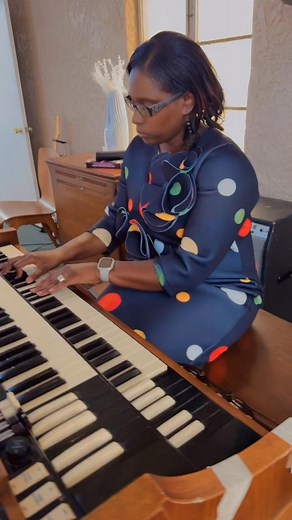 I got ma dukes sounding good! Give us about 3 months, imma have her right!!! 😂🩷 | Billy Davis Jr.