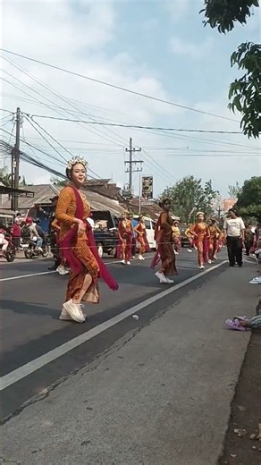 CANTIK POL!! Tari Tradisional di Tengah Jalan Raya Bikin Takjub Karnaval Budaya Jawa