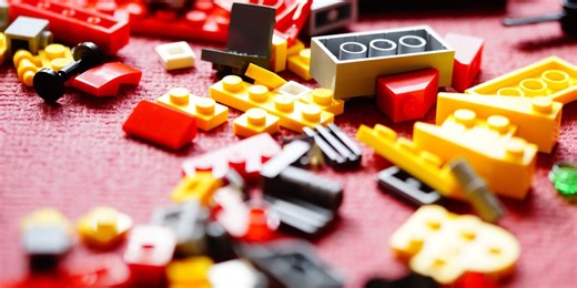 LEGO® が不要となった使用済みブロックを回収し寄付するプログラム LEGO Replay を発表