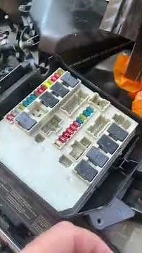 Renault modus Clio glow plug relay module location. Open circuit P0670 camshaft sensor A. P0340