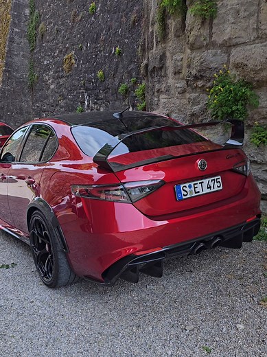 Alfa Romeo Giulia Quadrifoglio Features and Performance