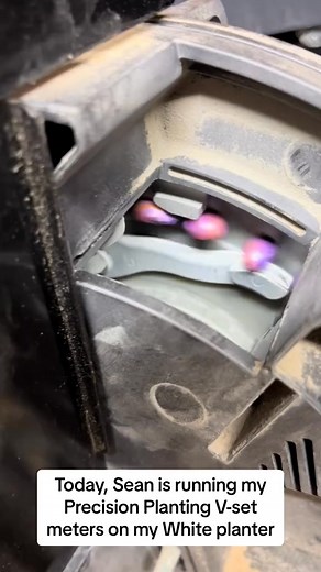 Pretty cool to watch #farmtok #farmlife @Precision Planting #vsetmeters #whiteplanters | 5 Bellfamilyfarm