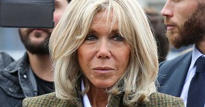Brigitte Macron décontractée chic : jambes interminables en jean skinny et veste zippée