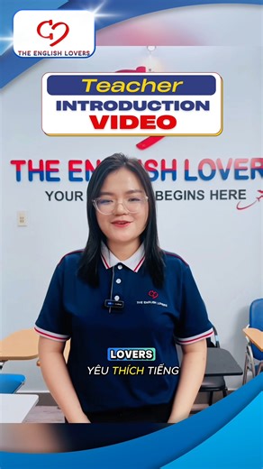 ✨ MEET TEACHER TRANG – THE ENGLISH LOVERS ✨ Hello everyone! Welcome to The English Lovers! Xin chào mọi người! Cùng làm quen với cô Trang – một trong những giáo viên đầy năng lượng và tâm huyết của trung tâm 💙 Với 3 năm kinh nghiệm giảng dạy tiếng Anh, đặc biệt là tiếng Anh giao tiếp, cô Trang luôn mang đến lớp học sự gần gũi, ấm áp và tràn đầy động lực. Với cô, việc dạy học không chỉ đơn giản là truyền đạt ngôn ngữ, mà còn là hành trình giúp học viên tự tin hơn, mạnh dạn nói tiếng Anh và tìm t