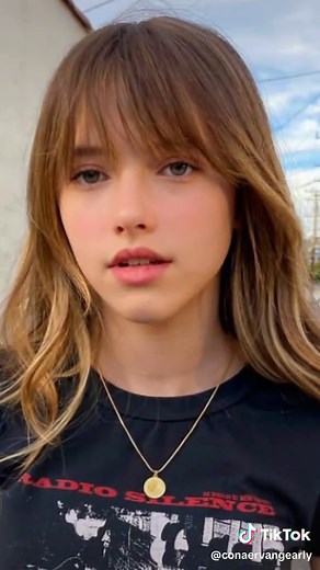 Más fotos de Maisie Dek después de la eliminación de TikTok