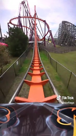Raging (Bull) into the weekend like 🎢 📍@sfgreat_america | Superman Six Flags