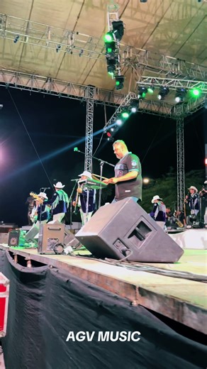 Grupo Laberinto: El Esquimal de las Cumbias Perronas
