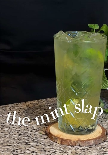 Bar Moves #1 – The Mint Slap 🌿 This one move releases essential oils and changes how the cocktail smells before you even taste it. Details matter behind the bar. #BarMoves #BartenderTok #CocktailTok #LearnOnTikTok