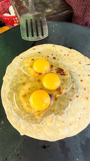 চাউমিন এগ রোল 🍜