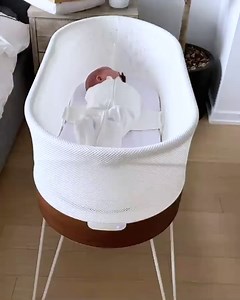 Babies like sucking on pacifiers because it reminds them of being in the womb. Sucking's power to calm babies is quite extraordinary: It lowers the heart rate, blood pressure and stress levels; it even reduces crying after shots and blood tests! ❤️ Click the link for everything you need to know about pacifiers. 📷 IG @ oksana_bap https://www.happiestbaby.com/blogs/baby/everything-you-need-to-know-about-pacifiers-sucking | Happiest Baby