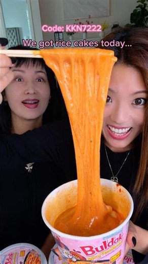 🎉Trying food from Temu, starting with giant spicy rice cakes 🔍C0de: kkn7222 and find the 🔗 in bio