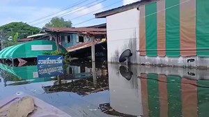 Four-Month Floods Isolate Villages in Nakhon Sawan, Force Boat Travel | Khaosod English