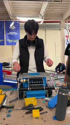 The Quadrangles on Instagram: "Our sister team, FTC 11329 - I.C.E. Robotics, is getting ready for their first qualifier! #friendswithrobots #finfam"
