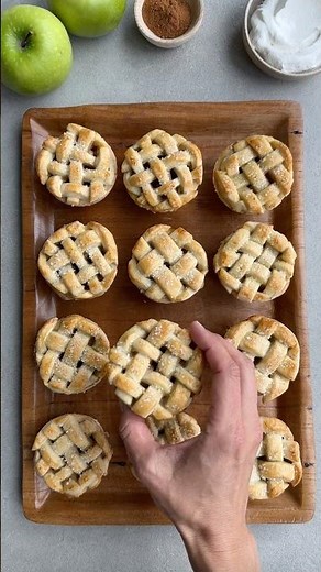 Mini Apple Pies (Made in a Muffin Tin!) 🍎🥧
