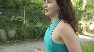 Junge weibliche Läufer-Training im Sommerpark. Nahaufnahme: Stockvideos & Filmmaterial (100 % lizenzfrei) 1103918389 | Shutterstock