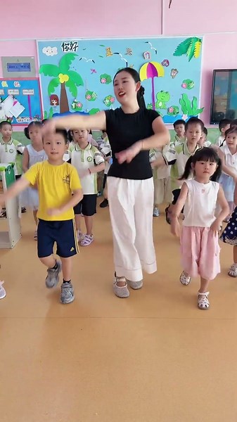 东方红太阳升经典红歌传唱永恒课前活跃一下气氛幼儿园红色教育抖音小助手