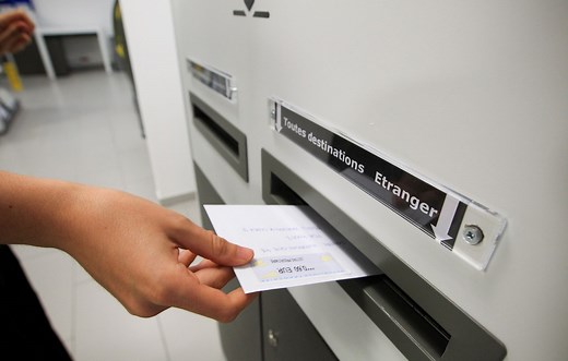La Poste : Le courrier s’écroule, le bénéfice chute de moitié en 2023