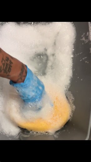 Last Rise to @SqueezeMe Asmr idk 🤷🏽‍♀️ I might see yall later today or maybe tomorrow I’m unsure 🫤 #squeezingsponges #rinse #sudsy #sudsysponge #foryoupage